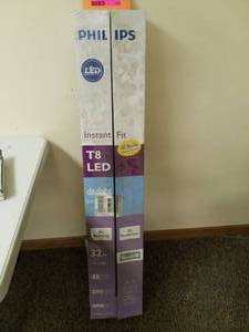 lot 213 image: Philips Instant Fit T8 LED 5000K 2100 Lumen 48in. 32W Medium Bi-Pin Bulb 10-Pack