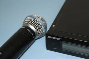 lot 13 image: Shure Professional Audio Wireless Microphone System with Beta58 Microphone