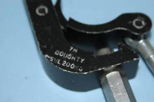 lot 38 image: Lot of 4 Doughty Self-Locking Trigger Hanging Truss  Bar  Pole Clamp SWL200KG
