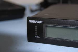 lot 35 image: Shure Professional Audio Wireless Microphone System with Beta87C Microphone