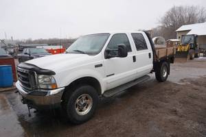 2002 Ford F-350 Lariat Super Duty Crew Cab Flatbed Truck