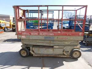 lot 11 image: MEC 2034 Electric Scissor Lift
