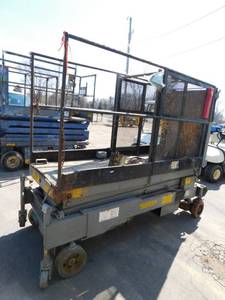 lot 14 image: 1999 MEC 140EP Scissor Lift
