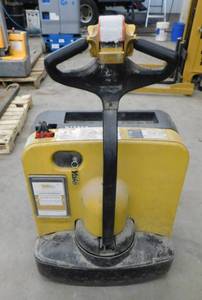 lot 25 image: 2001 Yale MPB040 Electric Pallet Jack