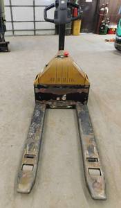 lot 26 image: 2012 Big Joe E30 Electric Pallet Jack