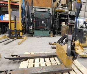 lot 28 image: Big Joe E25 Electric Pallet Jack