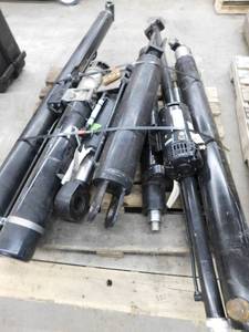 lot 30 image: Pallet of Misc. Hydraulic Cylinders
