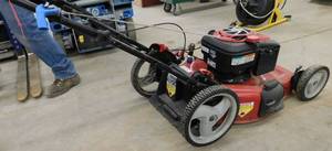 lot 40 image: Craftsman 22 Self Propelled Lawn Mower #2