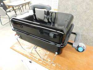 lot 44 image: Weber Table Top Gas Grill