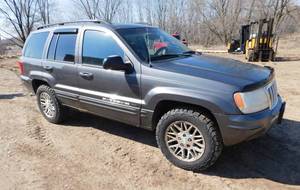 lot 11A image: 2004 Grand Jeep Cherokee