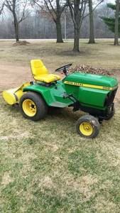 lot 46 image: John Deere 300 Garden Tractor