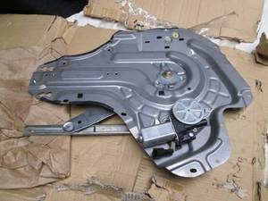 lot 151 image: Rear Window Lift Motor with Regulat...