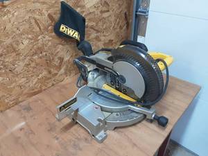 lot 1 image: Dewalt 10 Compound Miter Saw