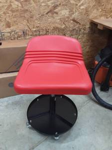lot 3 image: Rolling Adjustable Shop Stool With Lower Storage Parts Tray