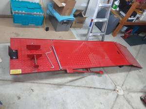 lot 4 image: Central Hydraulics (1000 Lbs. Capacity) Motorcycle Lift