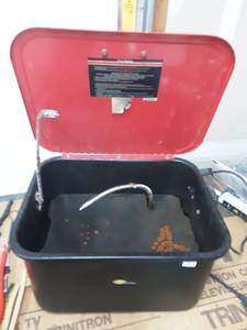 lot 10 image: Northern Industrial Parts Washer 18x14x10. Includes Pail Of Solvent & Wire Brushes