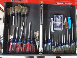 lot 13 image: Contents Of 2-Drawers Craftsman Screw Drivers