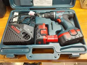 lot 52 image: Bosch 18 Volt Drill, 2-Batteries & Charger