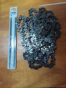 lot 72 image: Chain Saw Chains, Chain Saw File