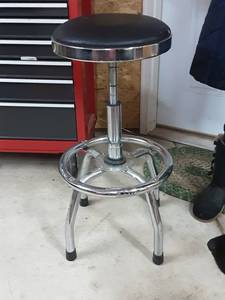 lot 94 image: Swivel Shop Stool
