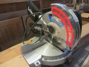 lot 9 image: Delta Miter Saw