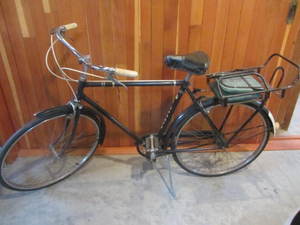 lot 55 image: Raleigh Sports Bicycle