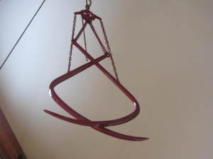 lot 61 image: Primitive Hay Grapple Fork