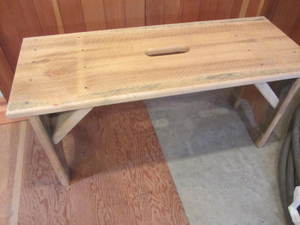 lot 85 image: Pine Bench