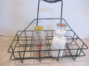 lot 90 image: Cream Top Bottle & Carrier