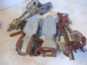 lot 100 image: Skates