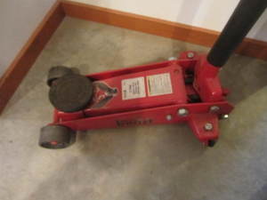 lot 131 image: MATCO Floor Jack