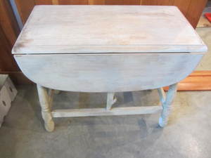 lot 156 image: Drop-Leaf Occasional Table