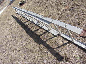 lot 200 image: Aluminum Extension Ladder