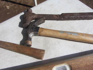 lot 213 image: Level, Saw, Hammers, Pry Bar