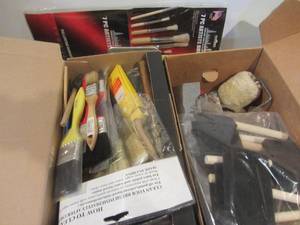 lot 271 image: Paint Brushes