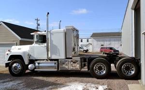 lot 1 image: 1977 Mack R685st - Gold Bulldog Truck - Rebuilt in 2011 and Featured in Bulldog Magazine