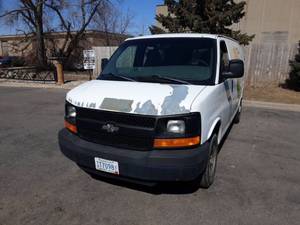 lot 1 image: 2003 Chevrolet G3500 1-Ton Service Van