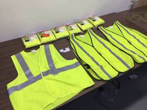 lot 31 image: Mixed Lot 1 Size Fits Most 3M Safety Vest