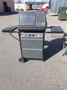 lot 13 image: Char Broil Gas Grill