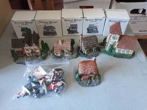 lot 18 image: Lot Of Dickens Village Miniatures