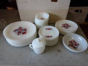 lot 21 image: Fire King Dishes
