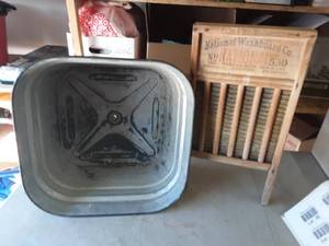 lot 27 image: Vintage Galvanized Sink & Wash Board