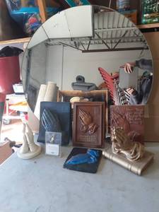 lot 31 image: 32 Round Mirror & Assorted Praying Hands