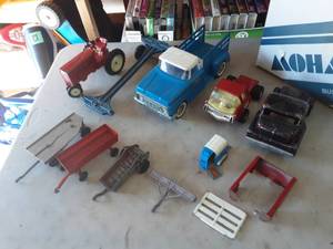lot 39 image: Tonka Trucks, Tractors, Trailers