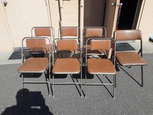 lot 51 image: 7-Folding Chairs
