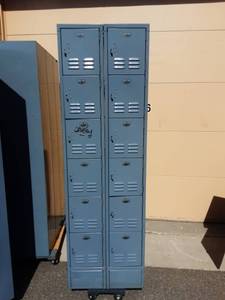 lot 3 image: Locker With 12 Doors