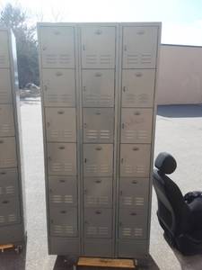 lot 1 image: Locker With 18 Doors