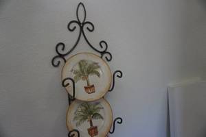 Tropical Themed Decorative Ceramic Plate Display With Metal Wall Mount Rack