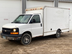 lot 2 image: 2004 Chevrolet Contractor Van
