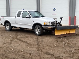 lot 6 image: 2003 Ford F-150 XLT Plow Truck